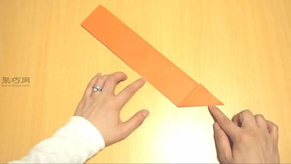 用纸怎么折叠三角形足球 手工折纸足球教程图
