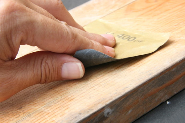 如何给木制家具刷油漆 正确手工刷油漆方法 3
