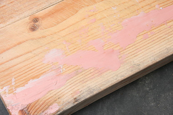 如何给木制家具刷油漆 正确手工刷油漆方法 5