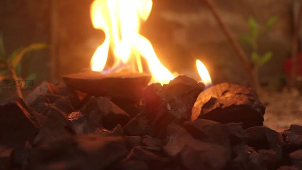 如何使木炭烧的更旺 怎样让炭火燃烧得更旺