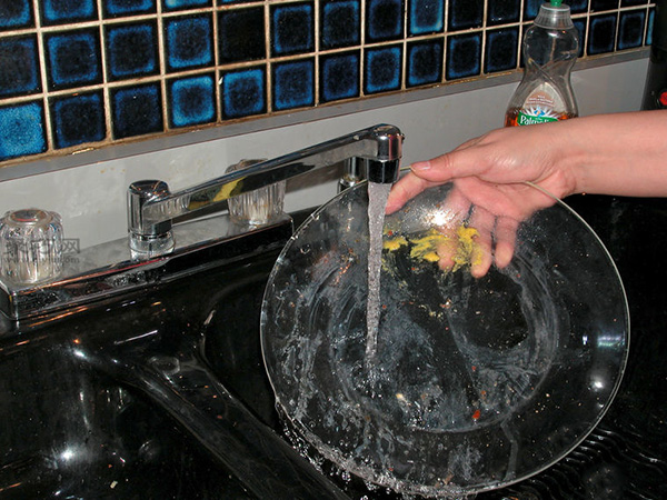 洗碗机怎么装填洗的更干净 家用洗碗机如何用 3