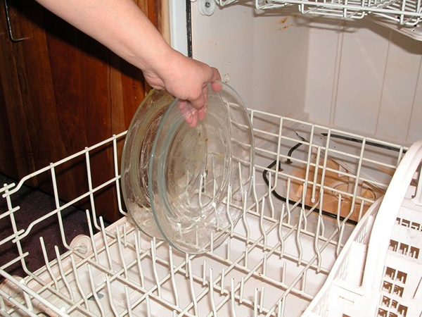 洗碗机怎么装填洗的更干净 家用洗碗机如何用 7