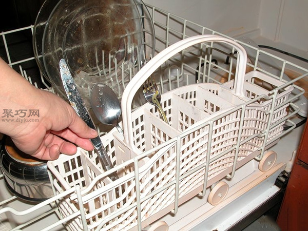 洗碗机怎么装填洗的更干净 家用洗碗机如何用 11