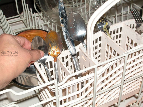 洗碗机怎么装填洗的更干净 家用洗碗机如何用 11