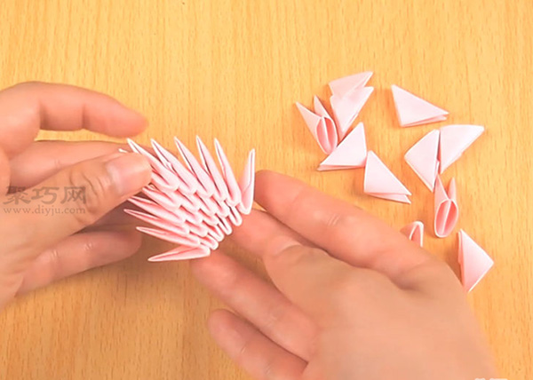 3D立體三角插折紙折疊教程圖解 三角插怎么折