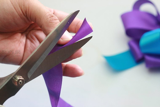 手工DIY花形结教程 教你如何做用丝带制作蝴蝶结