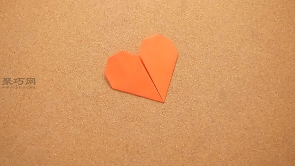 简单的心形折法 怎么样用纸折出心形教程图解
