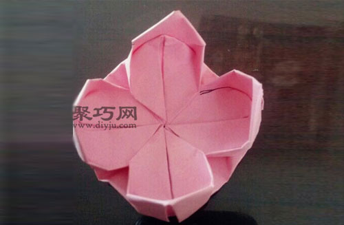 蓮花的折法圖解教程 教你如何折紙蓮花