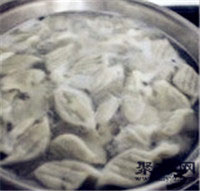 图解白菜猪肉饺子做法 饺子皮如何做24