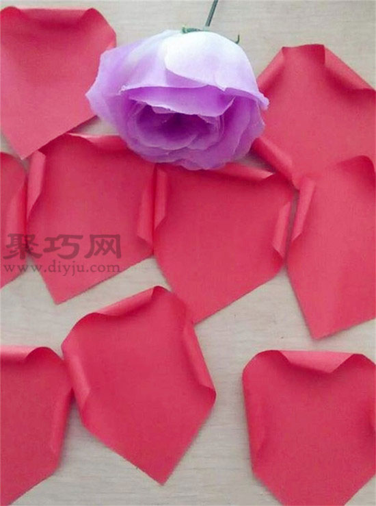 用纸做玫瑰花的方法