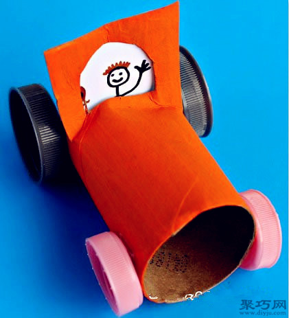 衛生紙筒廢物利用手工制作玩具小汽車方法