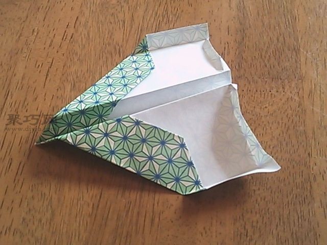 用紙怎樣折疊飛的遠的紙飛機圖解教程