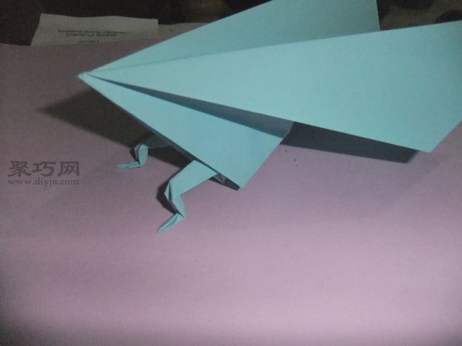 創意折紙教程 如何折疊帶腳的紙飛機