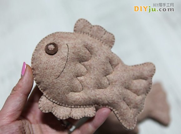 布藝DIY玩具 十步教你做鯉魚布娃娃玩具