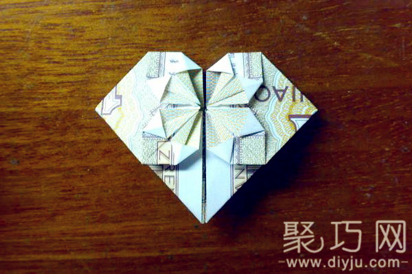【钱币折纸欣赏】用5毛、5元、1元钱折纸心