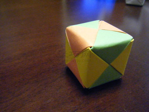 怎樣用紙折正六面體 正六面體的折疊方法圖解