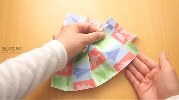折叠纸玫瑰花的方法图解 教你如何用纸折含苞未放的玫瑰花