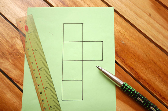 怎样用纸折正方体盒子 立体正方体折纸教程 3