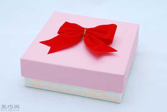 DIY漂亮蝴蝶结装饰礼物盒方法 教你怎么装饰礼品盒