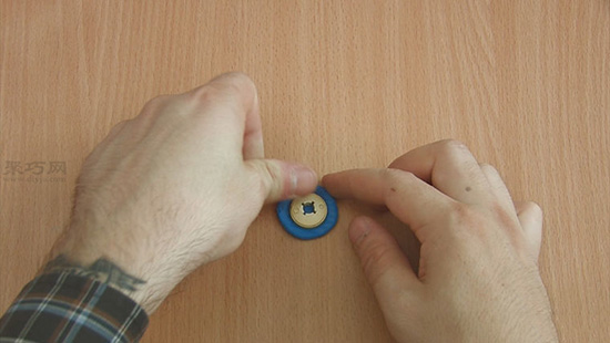 超轻粘土钥匙链教程 自制简单的创意粘土钥匙扣步骤 3