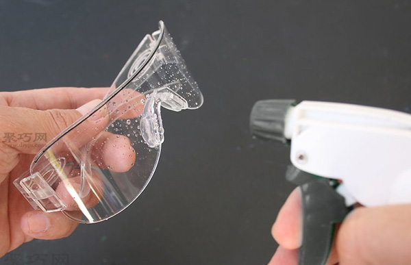 去除塑料眼镜片上的刮痕方法 塑料镜片被刮花了怎么办