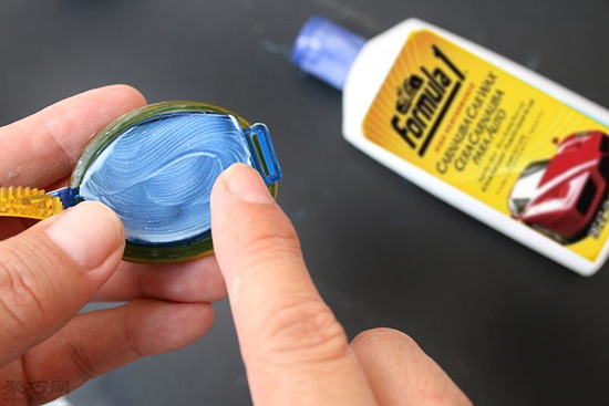去除塑料眼镜片上的刮痕方法 塑料镜片被刮花了怎么办 6