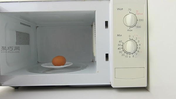 怎样让一个难剥皮的水煮鸡蛋更好剥壳