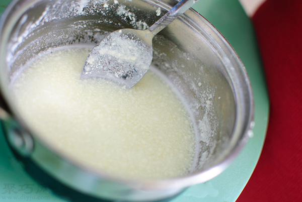 用牛奶和醋如何做成胶水 家里自制胶水方法 8