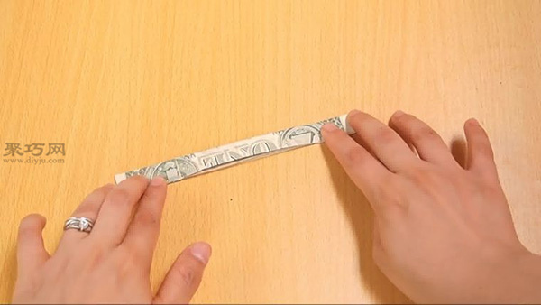 用一美元纸币折方块指环方法 教大家怎么用钱折戒指