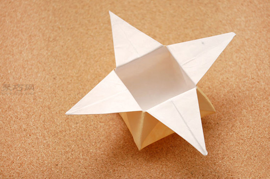 星星盒子折法图解 四角小礼品盒如何折叠