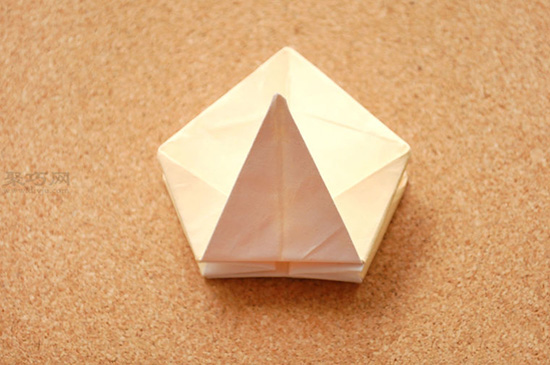 星星盒子折法图解 四角小礼品盒如何折叠 15