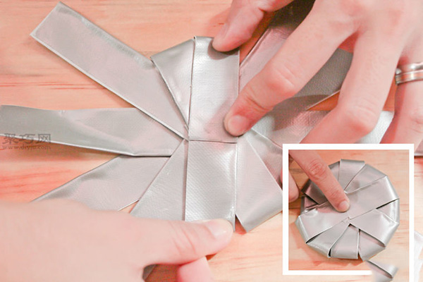布基胶带做假花步骤图解 如何用布基胶带做花饰品 5