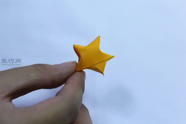 用纸怎样折叠幸运星星 DIY五角星星教程图解