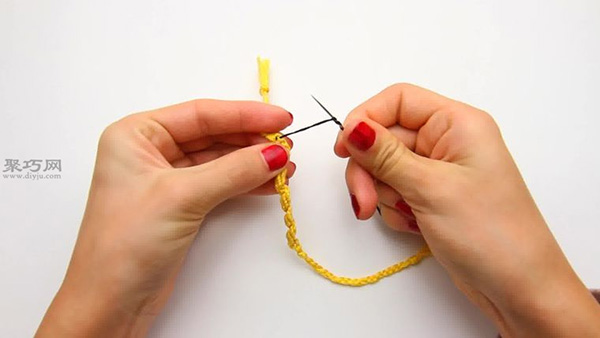 如何编织圆点手绳