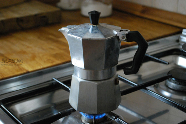 如何使用摩卡壶煮咖啡 教你煮咖啡步骤