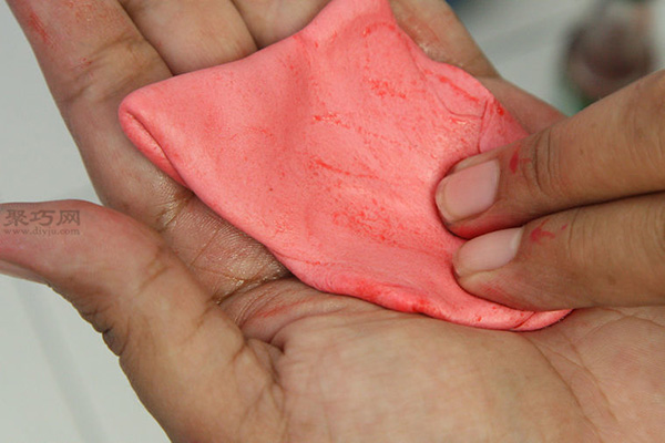 使用衣服清洁剂做橡皮泥方法 一起学怎么DIY弹性橡皮泥
