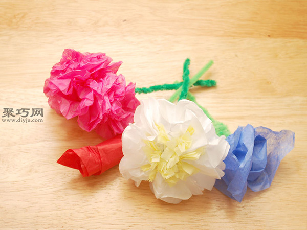 怎么样扭出一朵纸巾花 用纸巾折朵花图片教程