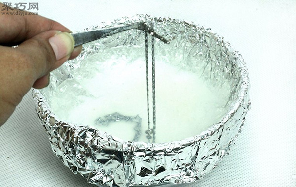 怎样使用锡纸小苏打和醋给银饰上光 清洗纯银饰品图解教程