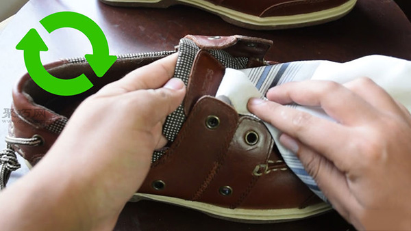 怎么样使用皮革清洁剂清洁帆船鞋 19