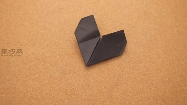 双面心形折法 怎样用纸折出心形图片教程