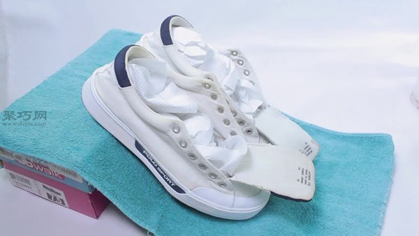 怎么洗白鞋 用肥皂洗鞋的方法