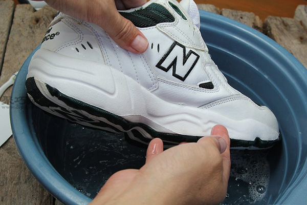 运动鞋清洗方法图片