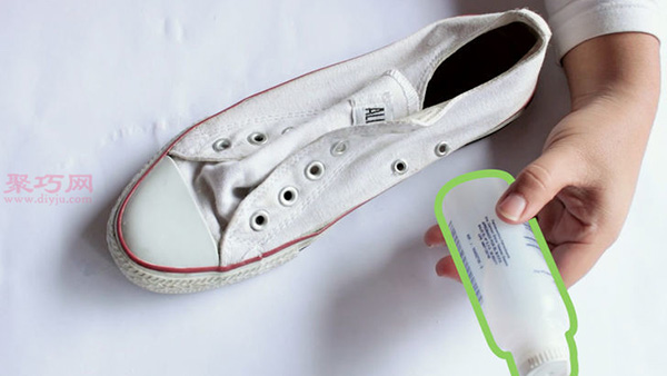 怎么去除帆布鞋擦痕 教你清洁白色匡威帆布鞋教程