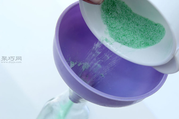 用糖和食用色素DIY彩沙艺术瓶教程图解 9