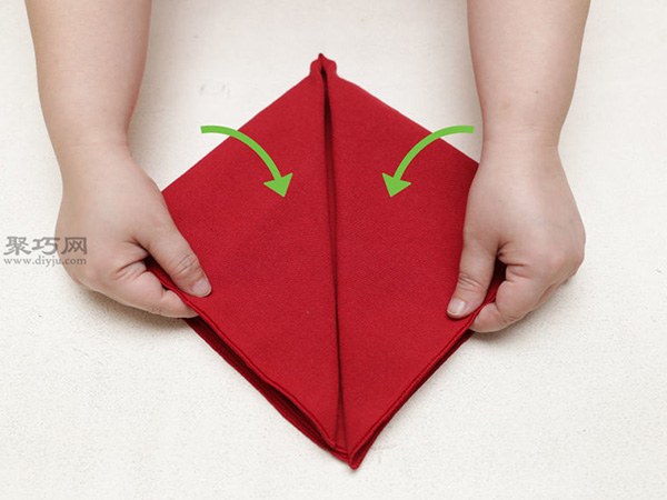 心形餐巾折法 26