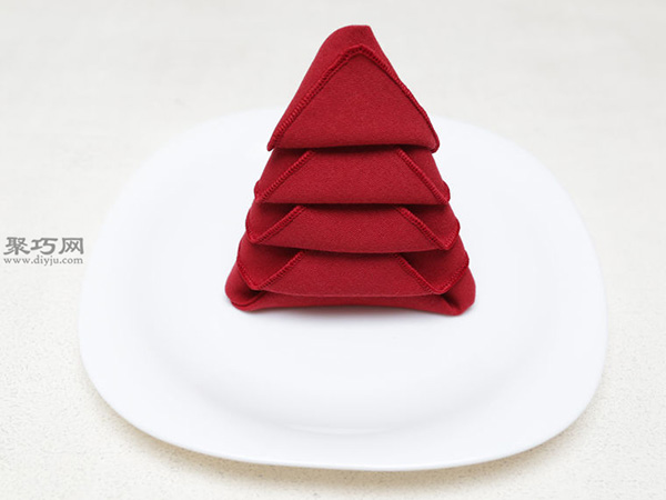 圣诞树餐巾折法 叠餐巾图片教程
