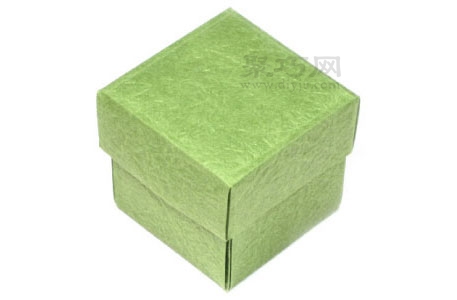 折纸带盖子的正方形盒子简单折法
