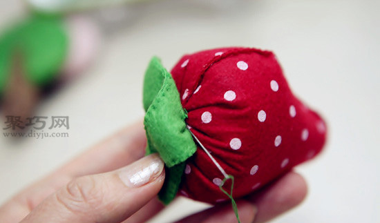 草莓布艺挂件DIY教程