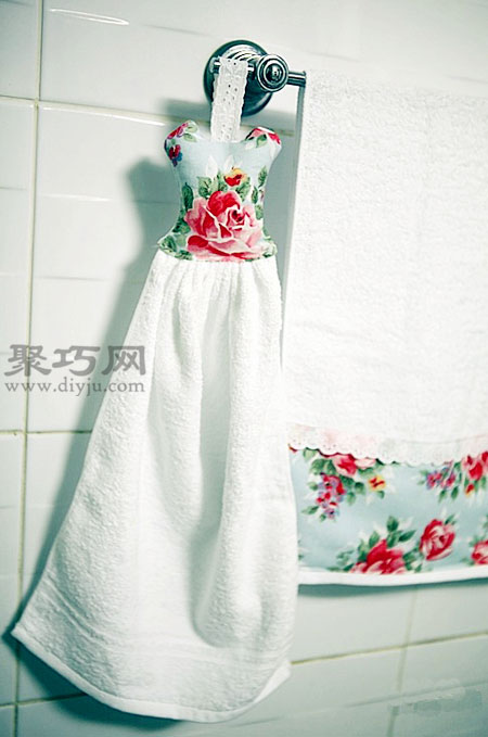如何DIY挂巾 手工制作玫瑰花纹的毛巾挂