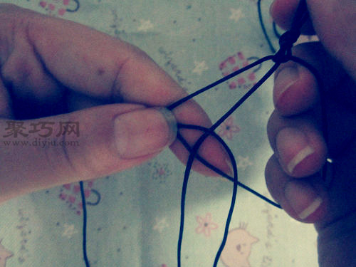 三根绳子手工编织手链的方法